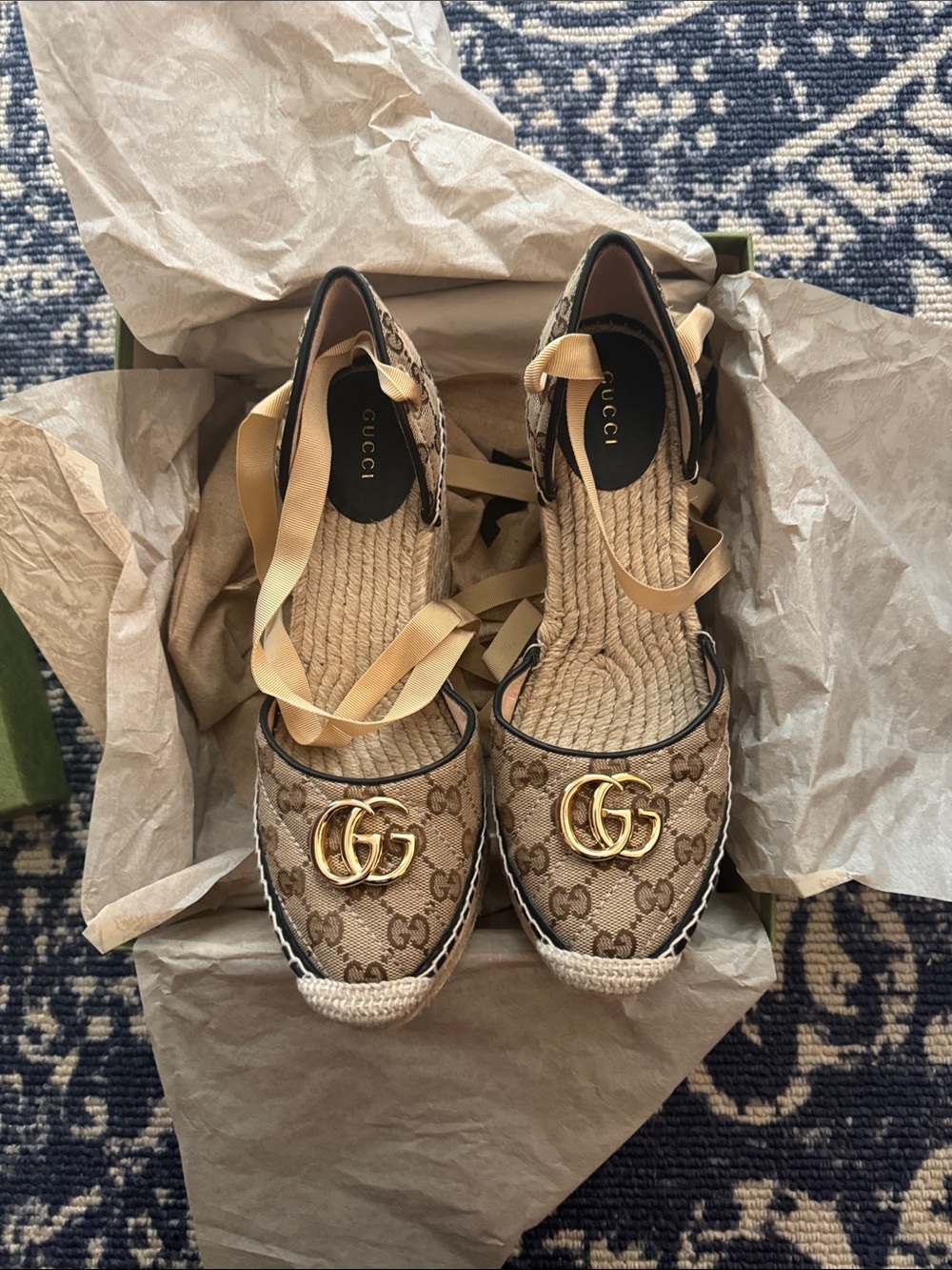Gucci espadrille never worn